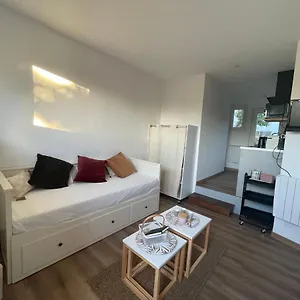 studio-sur-castelginest.midi-pyreneeshotels.com/